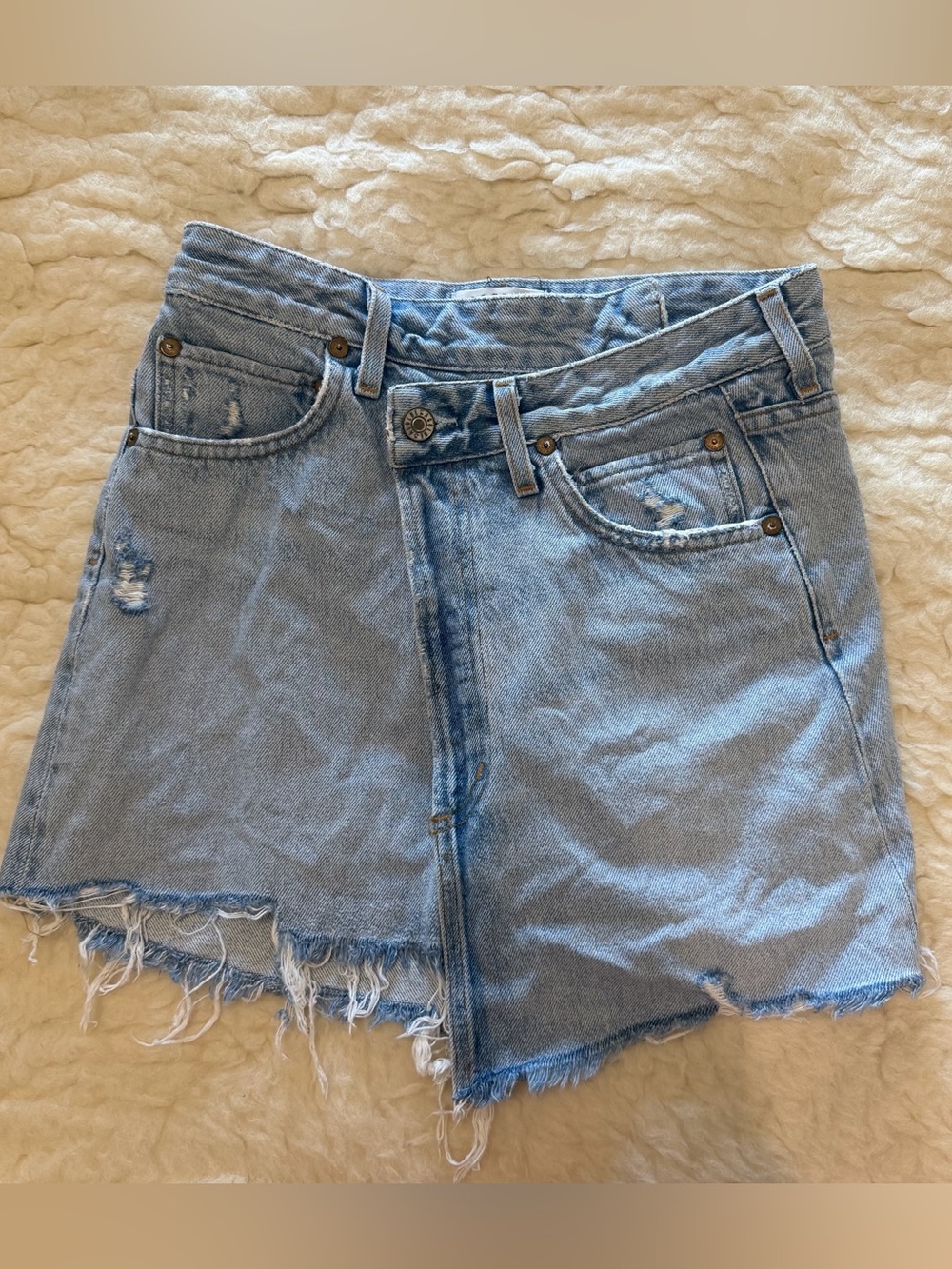 Agolde Light Blue asymmetric button Distressed Denim Mini Skirt 23